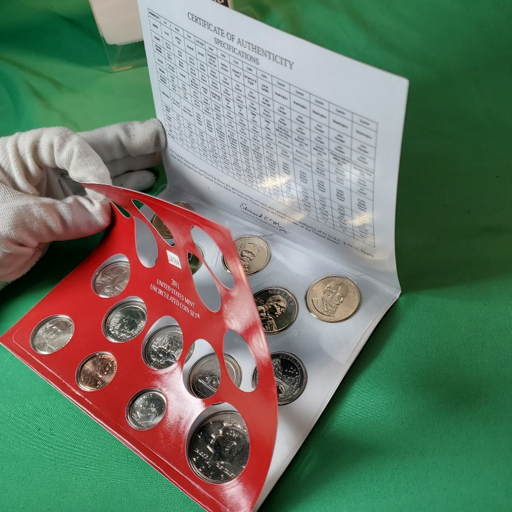 2011 United States Mint uncirculated coin set Denver damaged packaging